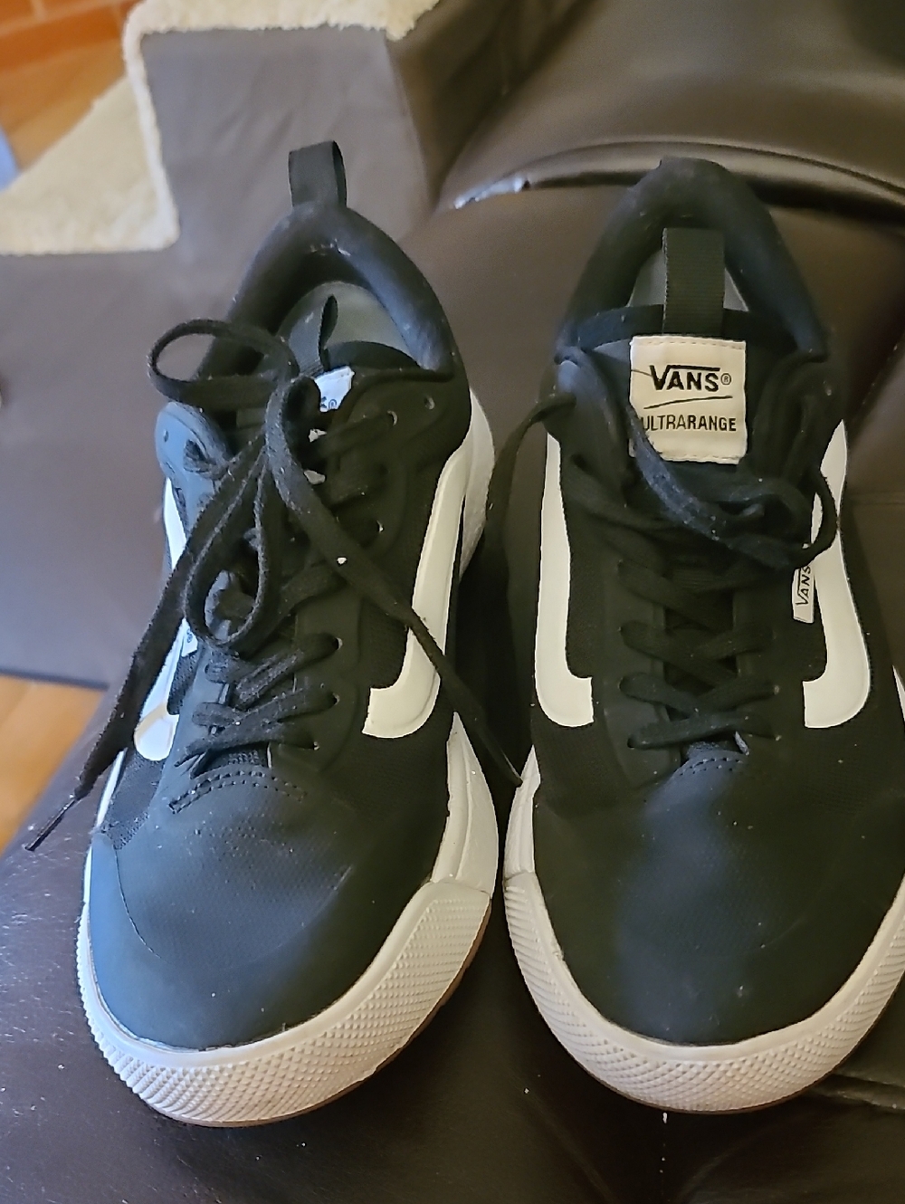 Vans Black and White Ultrarange Lace-Up Sneakers Women's SZ 9.5 Men's SZ 8